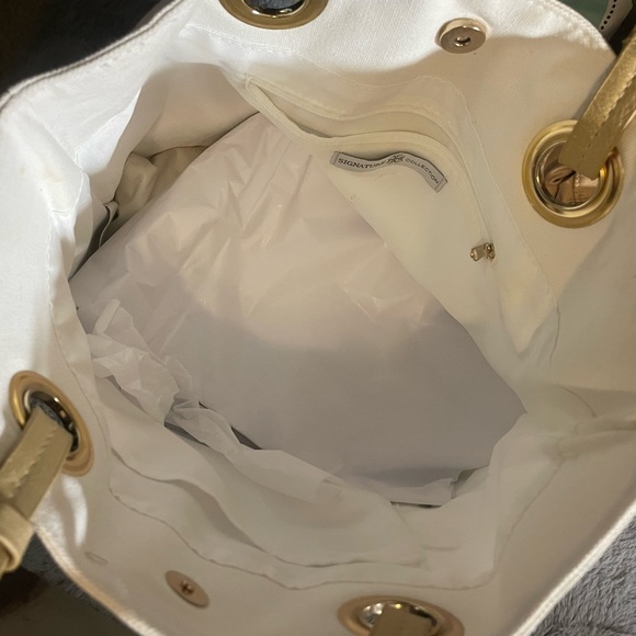 Canvas Pineapple Tote - Picture 14 of 16